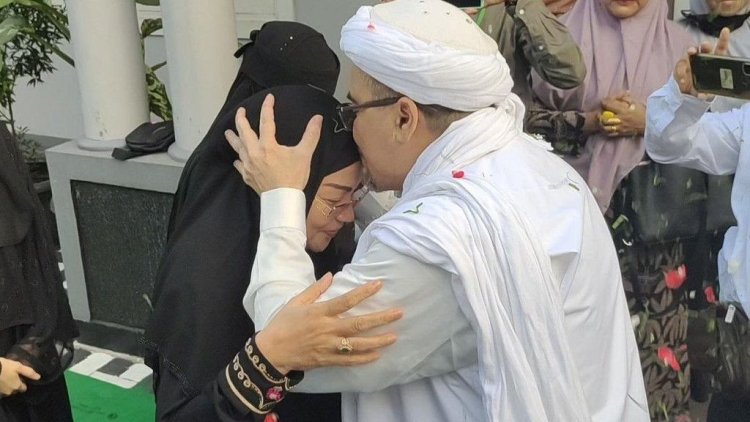 Istri Habib Rizieq Meninggal..!!