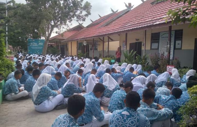 " LAKSANAKAN KEGIATAN KAMBOJA SMP NEGERI 6 ARSEL BANGUN KARAKTER AKHLAK MULIA PADA SISWANYA " 