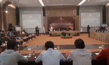 " RAPAT PLENO TERBUKA REKAPITULASI DAN PENETAPAN DPT PILKADA SERENTAK 2024 DIGELAR DI BRITS HOTEL PANGKALAN BUN "