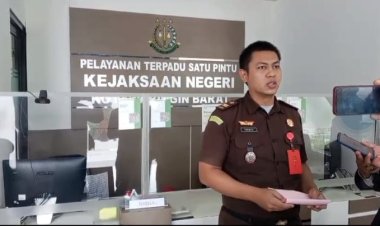 " Kades Amin Jaya Inisial SW Jadi Tahanan Kota oleh Kejari Kobar atas Dugaan Pemalsuan Ijazah " 