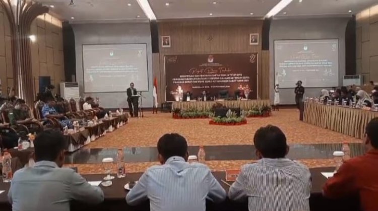 " RAPAT PLENO TERBUKA REKAPITULASI DAN PENETAPAN DPT PILKADA SERENTAK 2024 DIGELAR DI BRITS HOTEL PANGKALAN BUN "