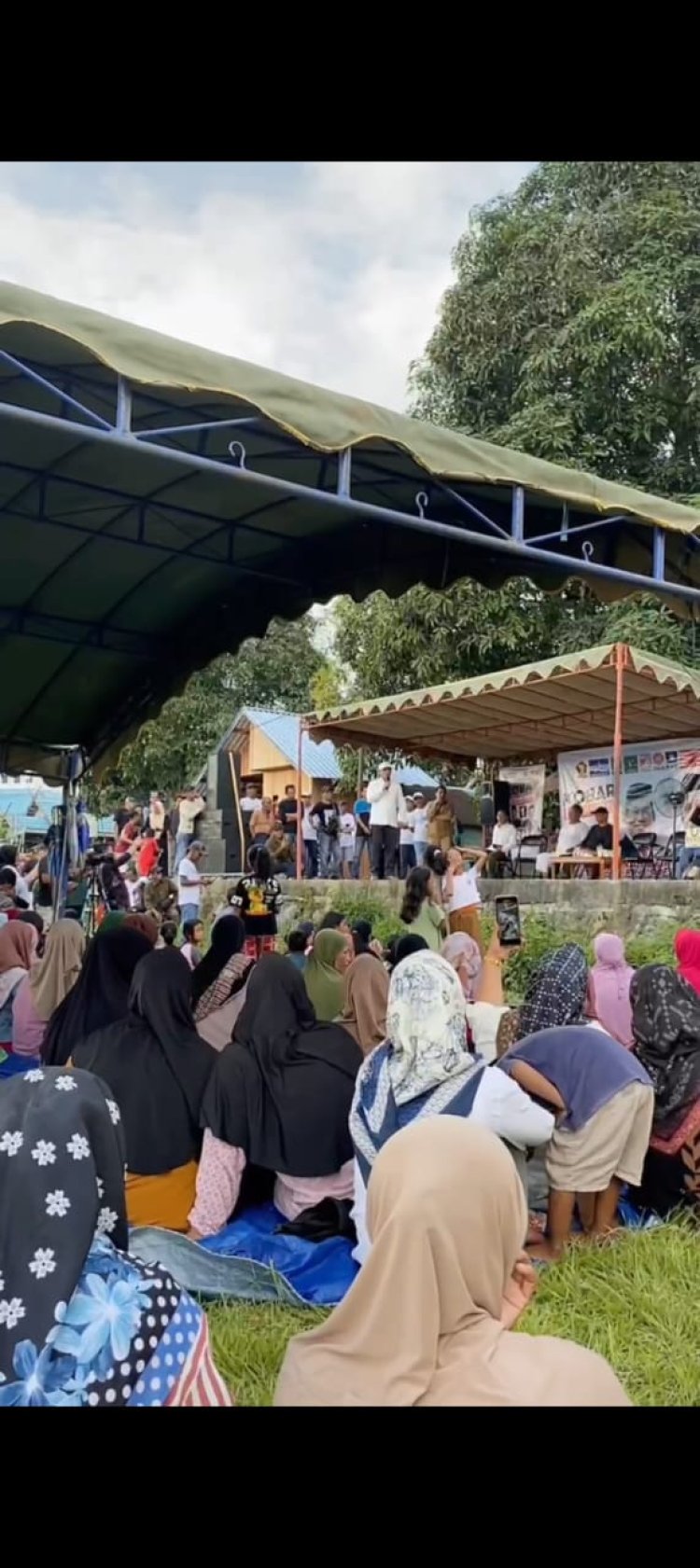 " RAHMAT HIDAYAT TEGASKAN PERUBAHAN : KAMPANYE TERBUKA DI DESA RUNGGUN  UNTUK MASA DEPAN KOBAR YANG LEBIH BAIK " 