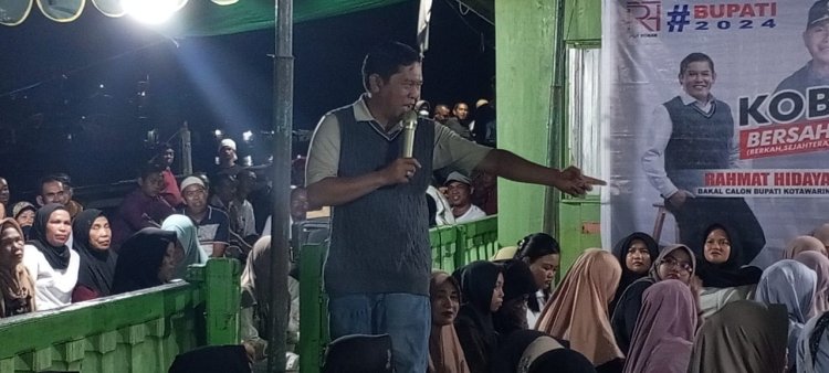 " RAHMAT HIDAYAT TAWARKAN HARAPAN BARU DI MENDAWAI SEBERANG : KAMPANYE  MENYEBERANGI SUNGAI ARUT MENUJU PERUBAHAN KOBAR "