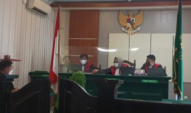 " PENGADILAN NEGERI PANGKALAN BUN GELAR SIDANG PERDANA  PEMALSUAN IJAZAH KADES AMIN JAYA : TERDAKWA TERLIHAT PASRAH DAN SIDANG MOLOR HINGGA 3 JAM " 