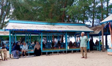 " SOLIDITAS GRHES TERPANCAR DI PANTAI AMPUI : EKO SOEMARNO GALANG ASPIRASI MASYARAKAT DESA KERAYA " 