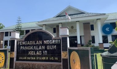 " DUKA HAKIM KETUA TUNDA SIDANG KETIGA KASUS PEMALSUAN IJAZAH KADES AMIN JAYA : PENGADILAN NEGERI PANGKALAN BUN DIPENUHI HARAPAN AKAN KEADILAN " 
