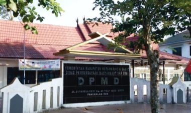 " SIDANG KETIGA KASUS PEMALSUAN IJAZAH KADES AMIN JAYA TERTUNDA, HAKIM KETUA BERDUKA : PROSES HUKUM KEMBALI DIPERTANYAKAN  MENGAPA TERDAKWA BELUM DITAHAN ? " 