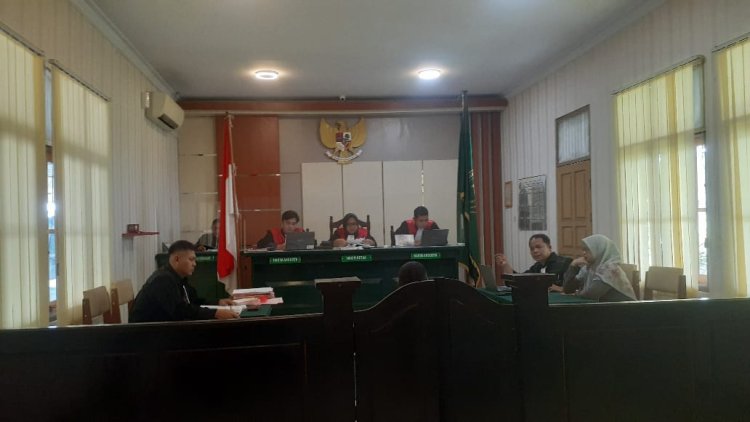 " SRI WAHYUNI HADAPI SIDANG KEDUA KASUS PEMALSUAN IJAZAH : FAKTA MENGEJUTKAN TERUNGKAP, TAHANAN KOTA JADI SOROTAN PUBLIK " 