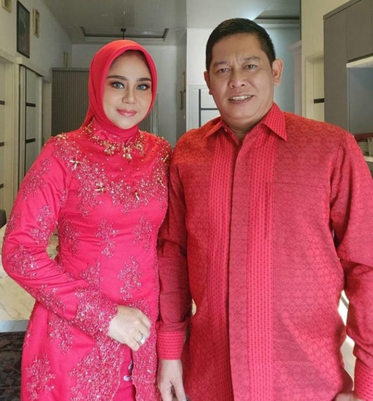 " RAHMAT HIDAYAT DAN KARTIKA SARI: TELADAN HARMONI KELUARGA DALAM PERJUANGAN MENUJU KOBAR BERMARTABAT " 