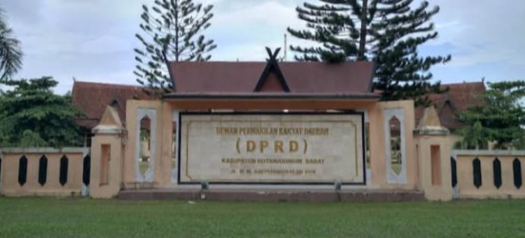 " SERUAN TEGAS KETUA DPRD KOBAR : MARI CIPTAKAN PILKADA DAMAI DAN BERSAMA JAGA DEMOKRASI TANPA POLITIK UANG "