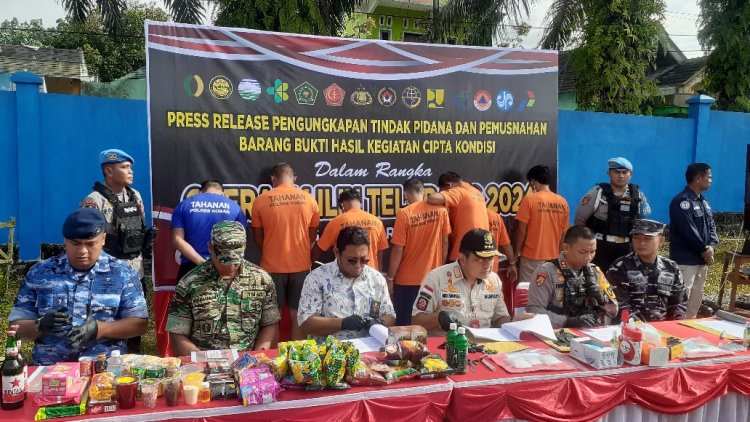 " PEMUSNAHAN RIBUAN BARANG BUKTI : POLRES KOBAR TEGASKAN KOMITMEN ANTI KEJAHATAN DEMI KAMTIBMAS JELANG LIBUR AKHIR TAHUN " 