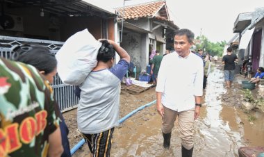 " BENCANA BANJIR BANDANG CIREBON : BEY MACHMUDIN TINJAU LANGSUNG LOKASI TERDAMPAK DAN PASTIKAN PENANGANAN CEPAT JADI PRIORITAS " 