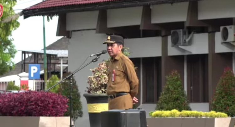 " LANGKAH STRATEGIS SEKDA KOBAR : RODY ISKANDAR PIMPIN APEL PAGI DAN PENANDATANGANAN PERJANJIAN KERJA NON-ASN DORONG EFISIENSI PEMERINTAH DALAM PELAYANAN PUBLIK " 