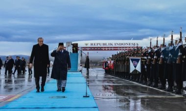 " PRESIDEN PRABOWO DAN ERDOGAN BERTEMU DI ANKARA : PERKUAT KEMITRAAN STRATEGIS DAN DIPLOMASI GLOBAL DENGAN PENUH KEHORMATAN " 