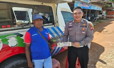 " MELAYANI TANPA BATAS, SATLANTAS POLRES KOBAR HADIRKAN SAMSAT KELILING HINGGA PELOSOK DESA : MUDAHKAN WARGA, JAGA TERTIB ADMINISTRASI " 