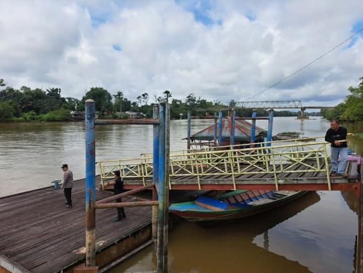" POLSEK KOTAWARINGIN LAMA LAKUKAN PATROLI SUNGAI SERTA PERINGATKAN WARGA DARI ANCAMAN HUJAN DERAS DAN BANJIR " 