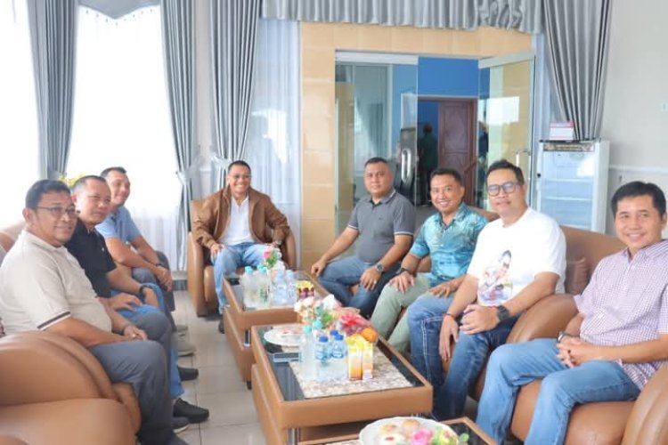 " PENUH HARU DAN KEHORMATAN, KAPOLRES KOBAR BERSAMA FORKOPIMDA MELEPAS KEBERANGKATAN AKBP YUSFANDI USMAN : SIMBOL CINTA DAN SINERGI DARI BUMI MARUNTING BATU AJI " 