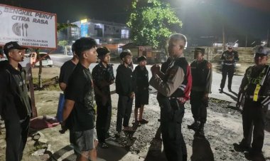 " PATROLI MALAM POLRES KOBAR : TINDAK TEGAS PENYAKIT MASYARAKAT, SUARA KAMTIBMAS BERGEMA DARI JALANAN MENUJU HATI WARGA! "