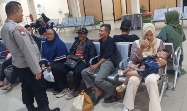 “ JUMAT CURHAT DI BANDARA : POLRES KOBAR DENGAR ASPIRASI WARGA DEMI KAMTIBMAS YANG LEBIH HUMANIS DAN RESPONSIF ”