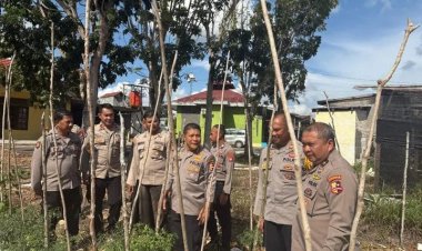 " BAHARKAM POLRI KAGUMI INOVASI KETAHANAN PANGAN DI POLSEK PANGKALAN BANTENG : PILAR STABILITAS NASIONAL TUMBUH DARI AKAR TERDEPAN " 