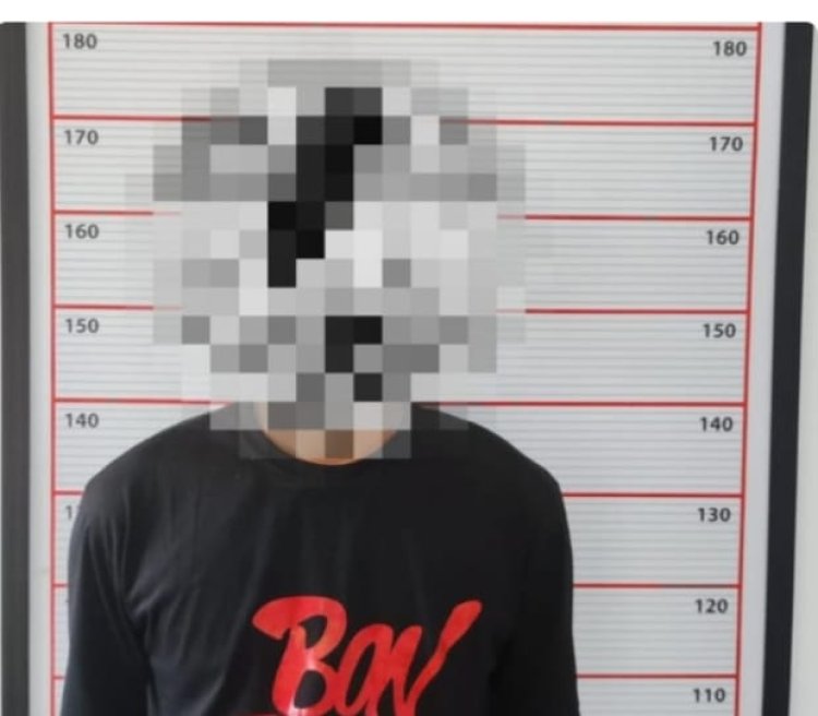 " OPERASI FAJAR ANTI MIRAS! POLRES KOBAR TANGKAP BURUH PENGEDAR ARAK, 35 LITER DISITA : PERINGATAN KERAS UNTUK SELURUH WARGA! "