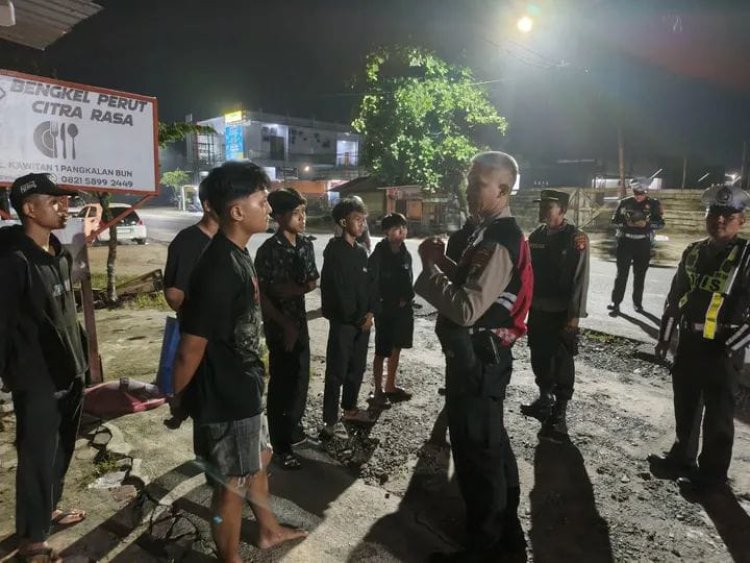 " PATROLI MALAM POLRES KOBAR : TINDAK TEGAS PENYAKIT MASYARAKAT, SUARA KAMTIBMAS BERGEMA DARI JALANAN MENUJU HATI WARGA! "