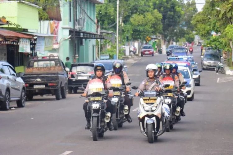 " POLRES KOBAR GELAR PATROLI CIPTA KONDISI : AMANKAN OBYEK VITAL, WUJUDKAN KAMTIBMAS KONDUSIF MENUJU KOBAR YANG TERTIB DAN DAMAI "