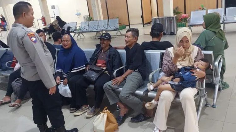 “ JUMAT CURHAT DI BANDARA : POLRES KOBAR DENGAR ASPIRASI WARGA DEMI KAMTIBMAS YANG LEBIH HUMANIS DAN RESPONSIF ”