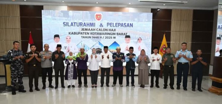 " SEMANGAT KEIKHLASAN IRINGI PELEPASAN 136 JEMAAH CALON HAJI ASAL KOBAR : BUPATI Hj. NURHIDAYAH TEGASKAN KOMITMEN PELAYANAN DAN TITIPKAN DOA UNTUK DAERAH " 