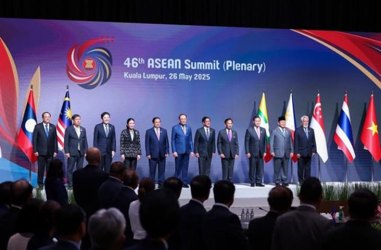 " PRESIDEN RI HADIRI KTT ASEAN KE-46 DI MALAYSIA : KUKUHKAN KOMITMEN INDONESIA UNTUK SOLIDARITAS REGIONAL DAN KETAHANAN KAWASAN "