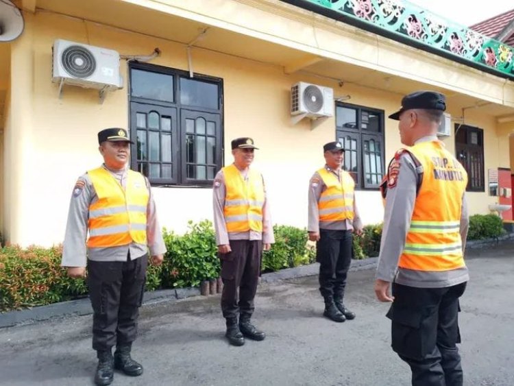 "JANGAN BAKAR MASA DEPANMU! POLRES KOBAR TURUN LANGSUNG SOSIALISASIKAN BAHAYA KARHUTLA DI OPERASI BINA KARUNA TELABANG 2025 " 