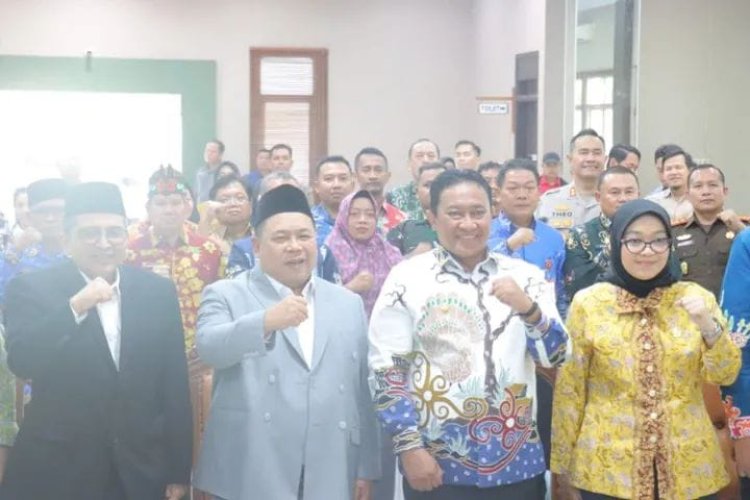 " TRANSPARANSI UNTUK NEGERI : KAPOLRES KOBAR HADIRI PENYERAHAN HASIL PEMERIKSAAN KEUANGAN OLEH BPK RI DI KOTAWARINGIN BARAT "