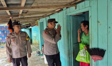 “ POLRI HADIR UNTUK RAKYAT : POLSEK PANGKALAN BANTENG TEBAR KEPEDULIAN LEWAT BANSOS UNTUK WARGA ”